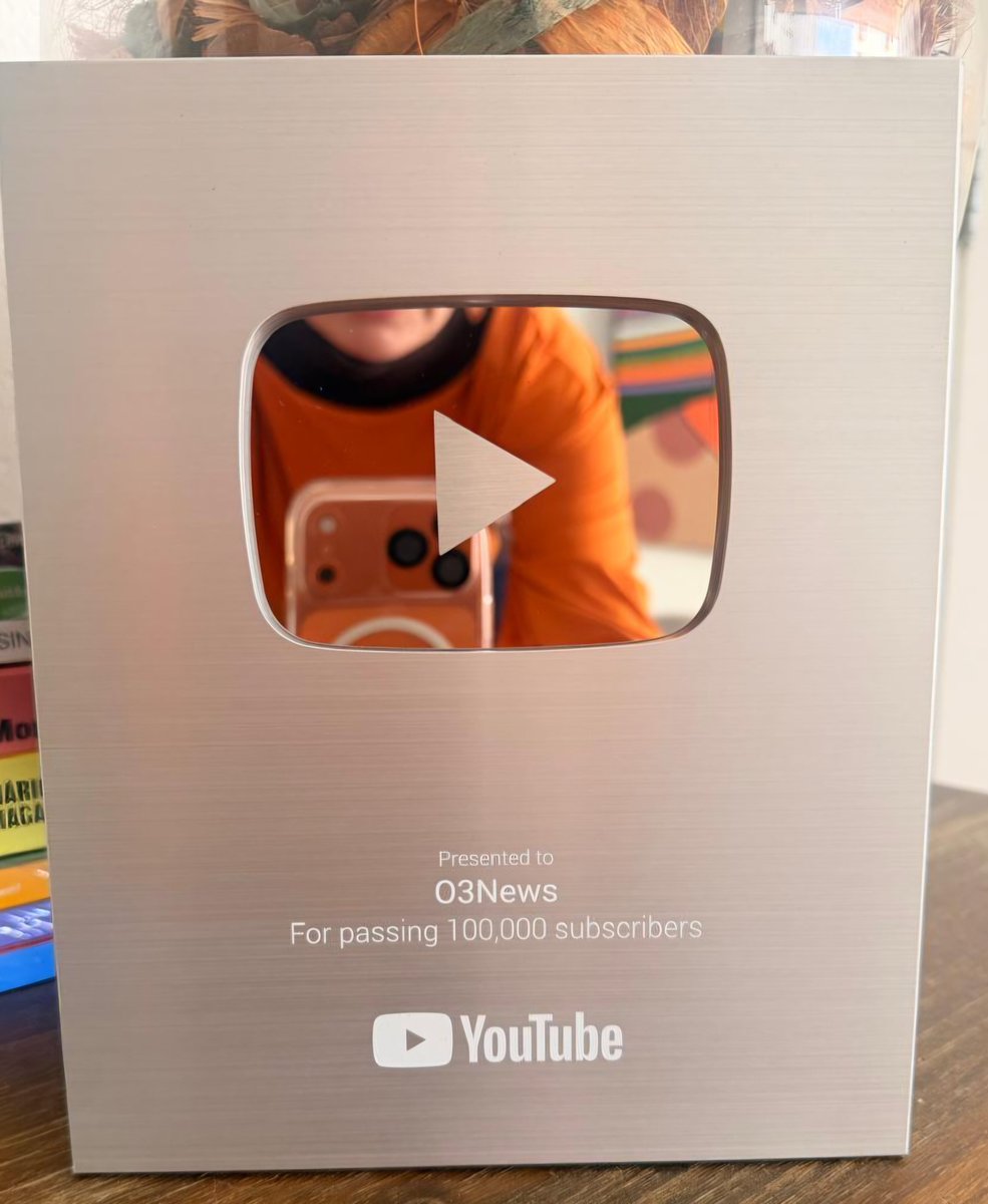 cesarcalejon1's tweet photo. Em menos de DOIS MESES, recebemos a plaquinha dos 100k. Quando ela chegou, já somos 200k! IMPARÁVEIS! @demori @mesquitavivian #03NEWS #otresnews #os3damanha https://t.co/JgErHF0ZJc