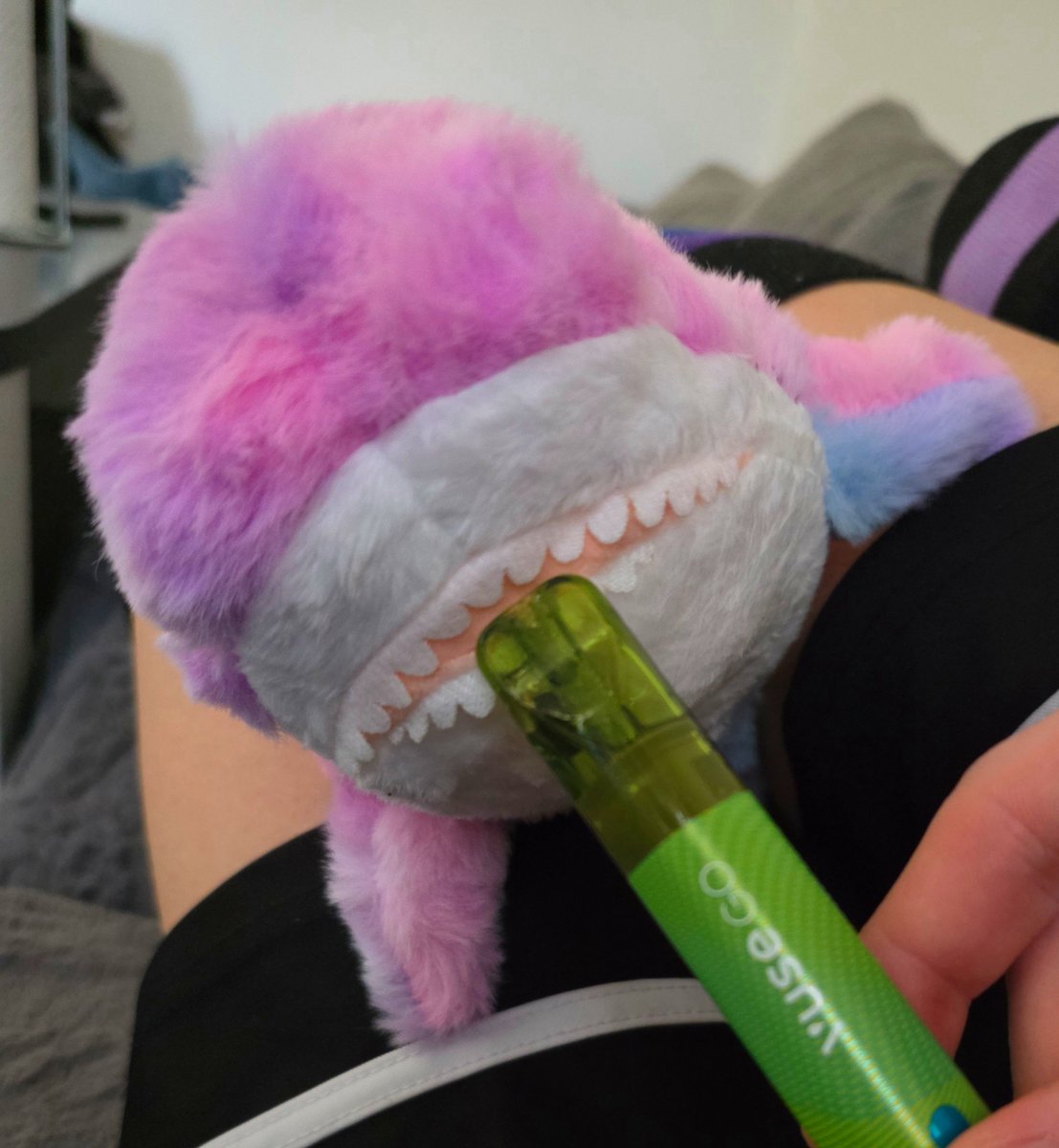 Xyliathin's tweet photo. The shork is vaping between thighs >~<

#femboy #gay #lgbqt #thighs #pride https://t.co/wWGulKloHN