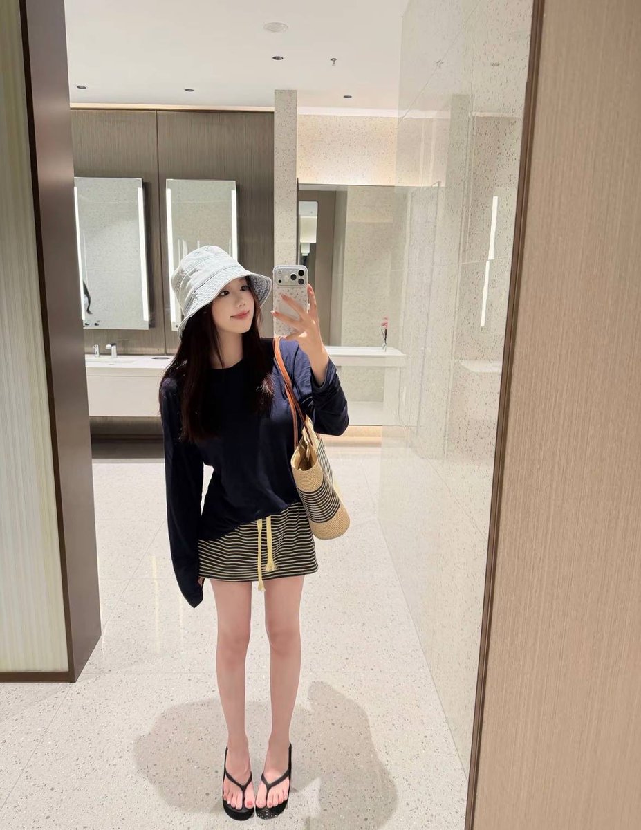 ooixla's tweet photo. 我最怕这种甜妹了 https://t.co/LNvVVNJUAr