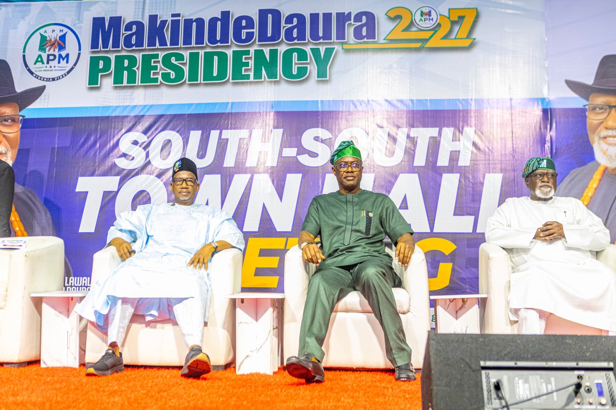 seyimakinde's tweet photo. As I said at the APM South South Town Hall Meeting today, I arrived in the South South Zone in 1990 as a 22-year-old young man armed with my degree from the University of Lagos. Without knowing anyone and relying only on my skills and knowledge, I was gainfully employed and worked in Akwa Ibom, Bayelsa, Delta, Edo and Rivers States as well as offshore. 

This is the type of Nigeria we want to build with our Reset Agenda. A Nigeria which works for every Nigerian. One where our young people can be educated and gainfully employed or succeed as entrepreneurs just like me.