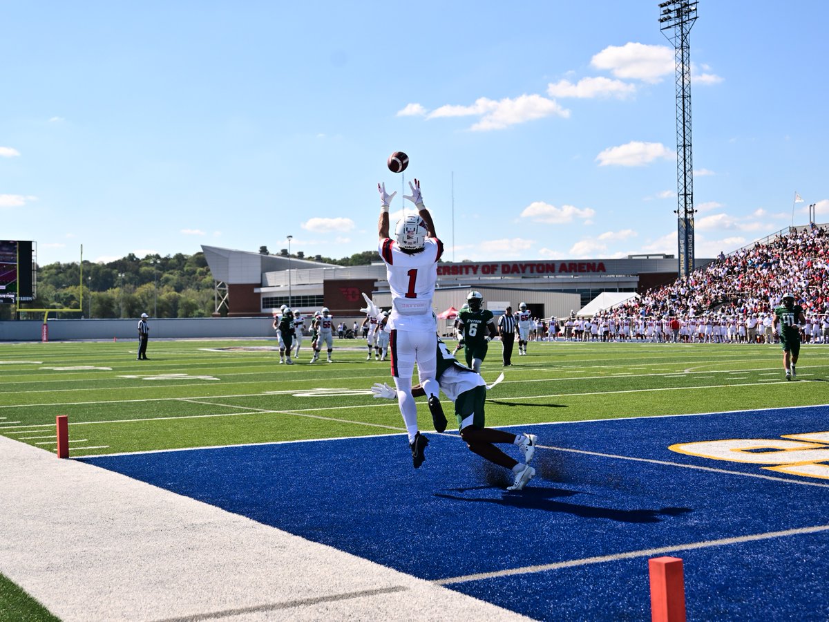 DaytonFootball's tweet photo. White out at Welcome ⚪ 🔜 

#FlyerFootball // #TheLink https://t.co/HjI7jrSx59