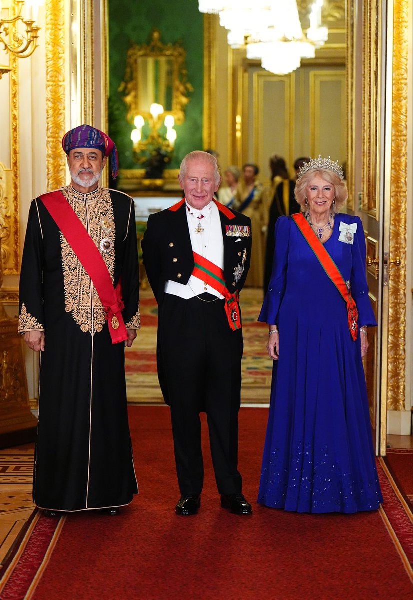 RoyalFamily's tweet photo. The Sultan of Oman is pictured alongside The King and Queen ahead of the State Banquet at Windsor Castle. https://t.co/r4AhU5FnWS
