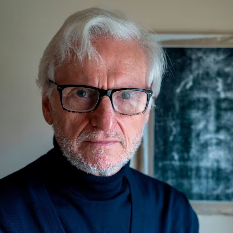 trad_west_'s tweet photo. This atheist tried to prove the Shroud of Turin was fake.

After studying it he converted to Christianity. https://t.co/iy0KsFRgsI