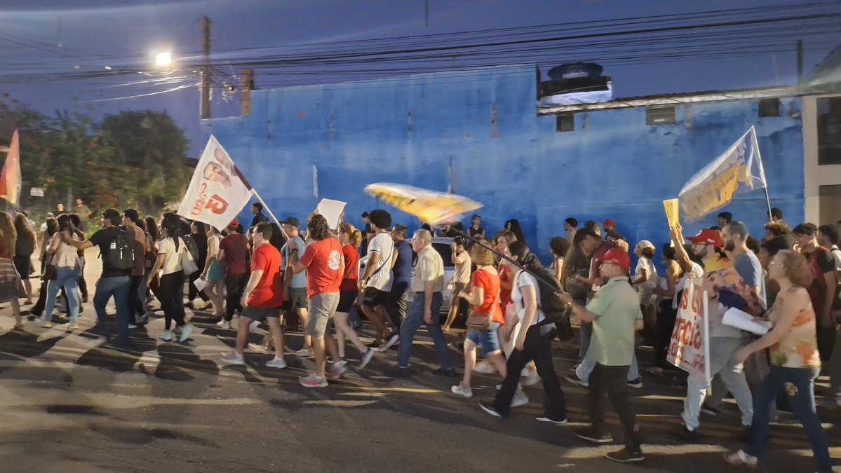 Uefyerryeni's tweet photo. O ex-reitor da UFRN, Ótom Anselmo de Oliveira, que esteve à frente da Universidade entre 1999 e 2003, também marca presença na manifestação em defesa da instituição. Uma presença de quem conhece de perto a importância da universidade pública, é desse posicionamento que precisamos dos ex-reitores