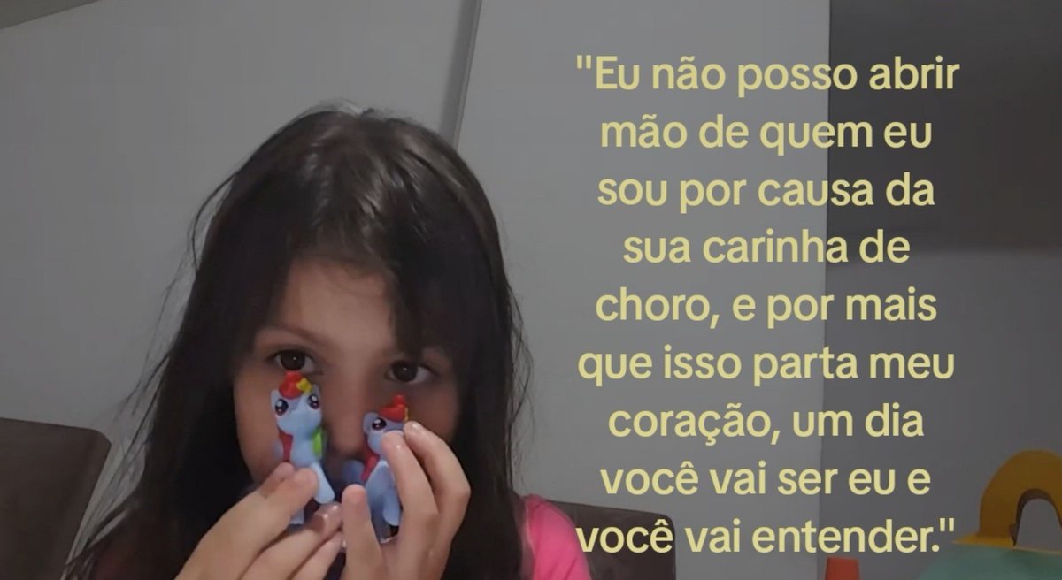 queerpinkie's tweet photo. #simfel foi pra todas as crianças que lanchavam sozinhas no intervalo ou comiam no banheiro pra evitar a humilhação. pra todos que, até hoje, não conseguem ouvir risadas ao seu lado sem, instintivamente, pensar serem sobre você. pra todos que foram rotulados como "os esquisitos." https://t.co/jOkbZlj1jk