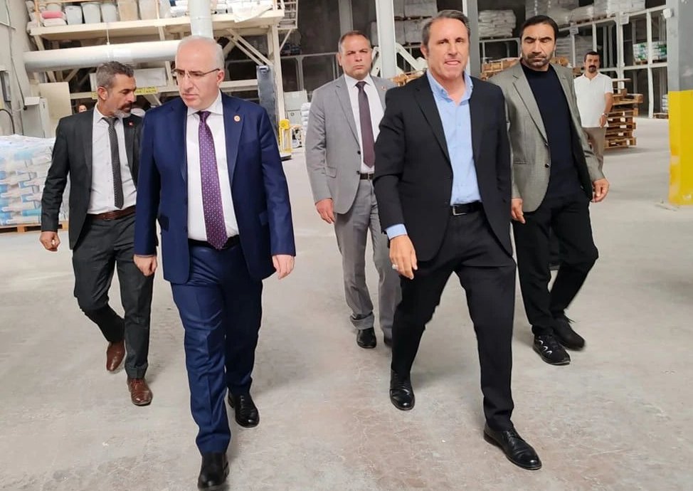 Barankeskinx's tweet photo. Van’ı sürekli kötüleyen ikili bu kez fena yakalandı!
Van’ı her fırsatta eleştiren, sürekli şikâyet eden ve kendileri dışında herkesi akılsız gören Van karşıtları, bu kez gündemde. İşte Van’ı her platformda kötüleyen o ikili! https://t.co/wpicVcWvmq
