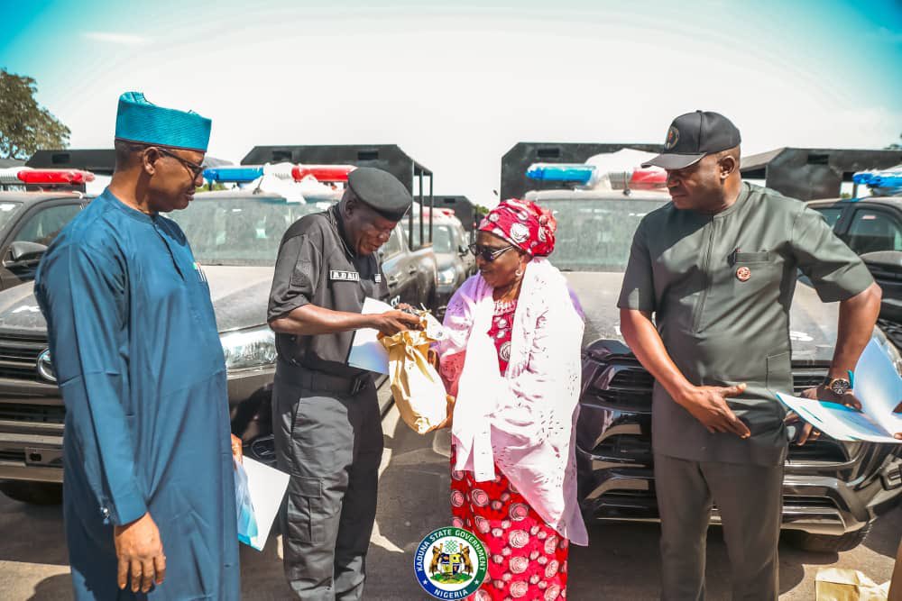 Abdool85's tweet photo. Governor Uba Sani Distributes Vehicles to Security, Traffic Agencies

The Kaduna State Government has distributed 43 new vehicles to three agencies responsible for traffic management and security operations in the state.

Deputy Governor Dr Hadiza Sabuwa Balarabe on Tuesday presented the vehicles to the agencies' heads on behelf of the Governor, His Excellency Senator Uba Sani at Government House.

The Kaduna Vigilance Service (KADVS) received 23 vehicles, while the Kaduna State Traffic Law Enforcement Authority (KASTELEA) and Operation Fushin Kada received 10 vehicles each.

The initiative is aimed at strengthening the operational capacity of the agencies and improving traffic management, public safety and security across the state.