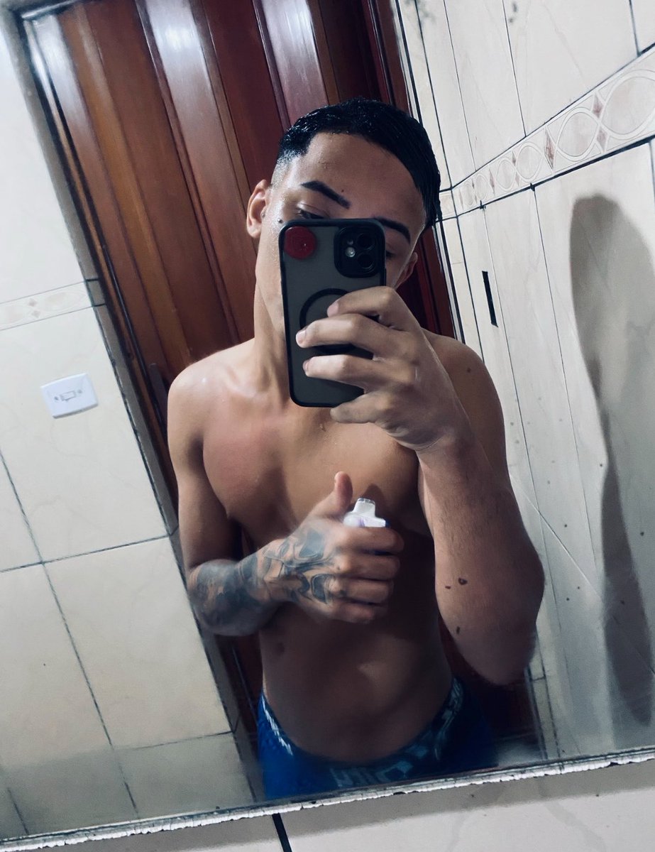 Novinhoo22c's tweet photo. O novinho / a rola 🔥👀 https://t.co/KTeyqpUwOr