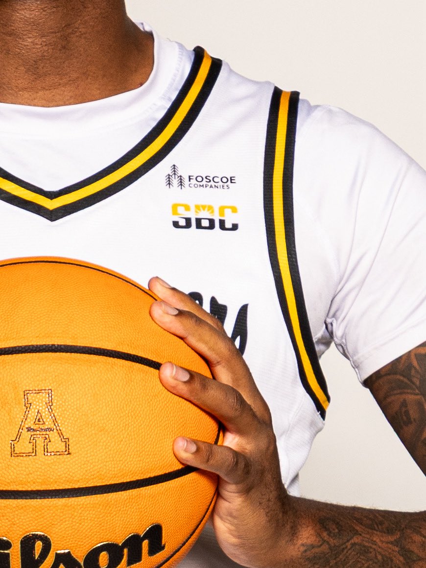 AppStateMBB's tweet photo. 𝐍𝐞𝐰 🏀 𝐒𝐞𝐚𝐬𝐨𝐧 ⇢ 𝐅𝐫𝐞𝐬𝐡, 𝐍𝐞𝐰 𝐋𝐨𝐨𝐤

Thank you to Foscoe Companies for supporting App State Basketball and serving as our jersey patch sponsor!

#TakeTheStairs https://t.co/esVDYtOXdS