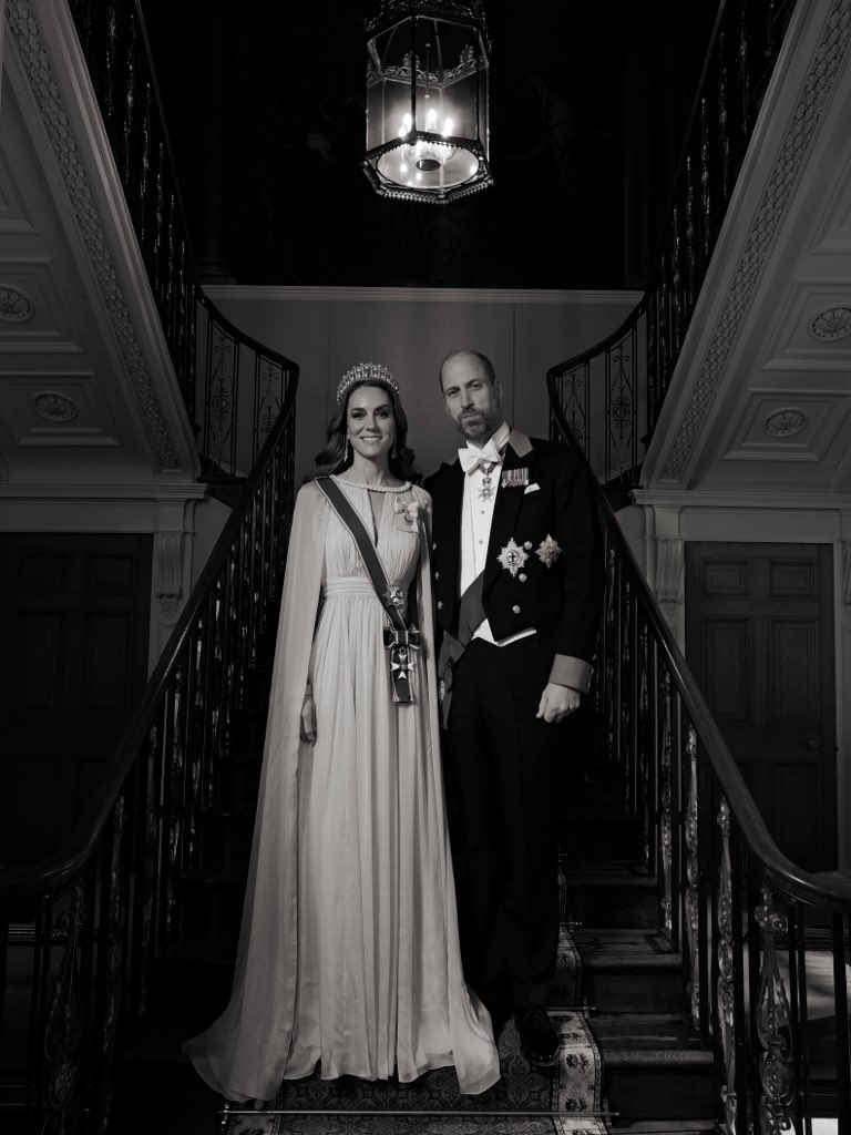 Sunshine4Media's tweet photo. #LookingFabulous #PrinceWilliam 🌹 & #PrincessKate 🌹 Of #Wales ...😊🤣🕊️💃 https://t.co/ZwYBvi1oNi