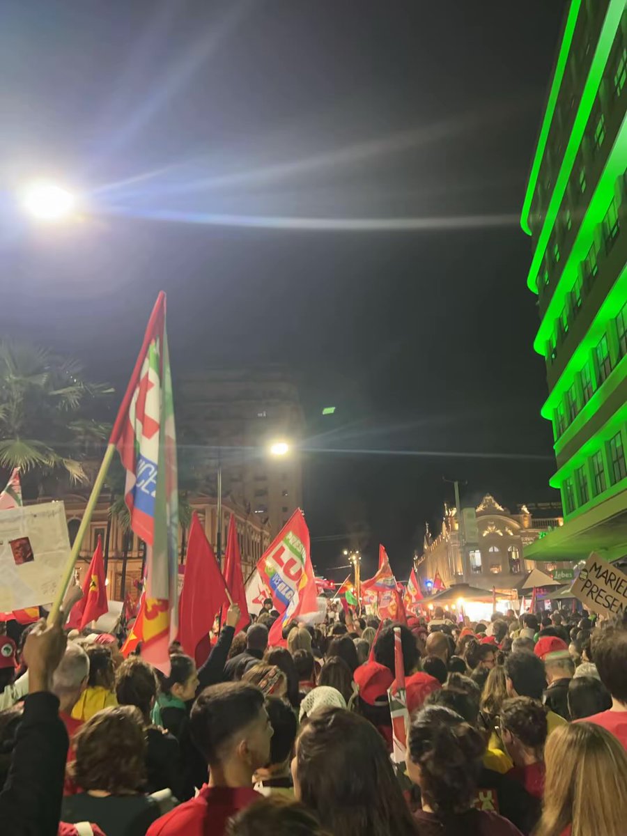 lilicag__'s tweet photo. Vai tomando do Lula. Te amo Porto Alegre #PesquiseBolsonaroMandouMatarLula #LulaEmJuazeiro https://t.co/0fWFaxZrPq
