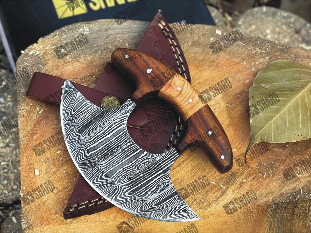 Shrynuir's tweet photo. @tuuu28283 Alaska has very high number of Native Americans. So alot of our products revolve around Native culture. Things like ulus knives, mukluks boots and Aleut hats. My personal favorite are the swords of the Tlingit people. https://t.co/LCWaI5nR9w