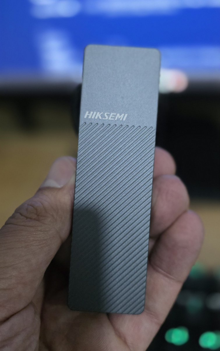 Mayoraz's tweet photo. Totalmente recomendable este "carry disk" Hiksemi para unidades M.2 👍 https://t.co/Om2QgIKvpt