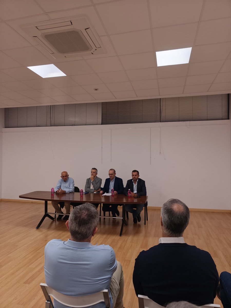 RubenMAlpa's tweet photo. Compromiso y equipo para llenar las urnas con votos de @vox_es 
Reunión de equipo @Vox_Murcia en Abarán 
#Prioridades https://t.co/9FnTQmmraT