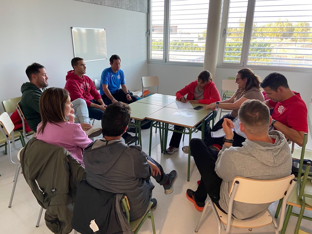 CFIESA_EFA's tweet photo. 🏃‍♂️ Mesas de Debate EF | GR37EF

Segunda sesión del grupo de trabajo @GR37EF, dedicada al intercambio de experiencias sobre expresión corporal, enseñanza de la EF en aulas multinivel de los CRA  y contenidos que nos cuesta abordar en nuestras clases. @cfiesalamanca #formacióncyl https://t.co/t7uOXgc6AK