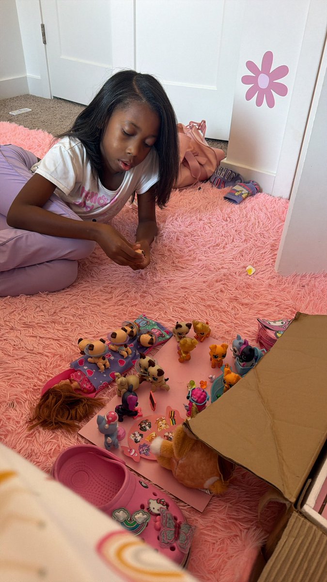 kennediews's tweet photo. My daughter will be 10 next month and this is what she enjoys doing! So happy my little girl is a LITTLE GIRL🌸🧸💟 https://t.co/eJSpBxtuQW