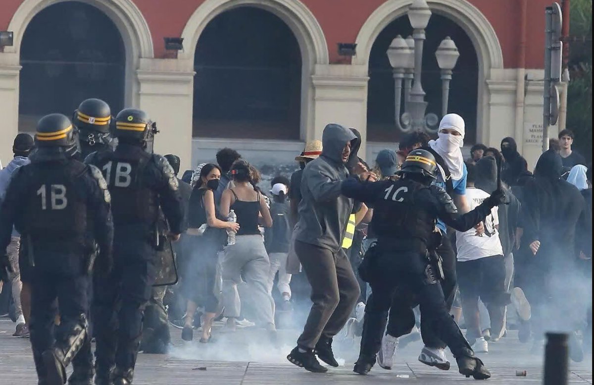 GilbertCollard's tweet photo. Nice : le préfet annonce qu’un tiers des interpellés des émeutes du 17 octobre sont des étrangers et décide le retrait de titres de séjour : c'est le préfet qui le dit !
 https://t.co/KET5rpYnFS… https://t.co/HFNyb4l1XZ