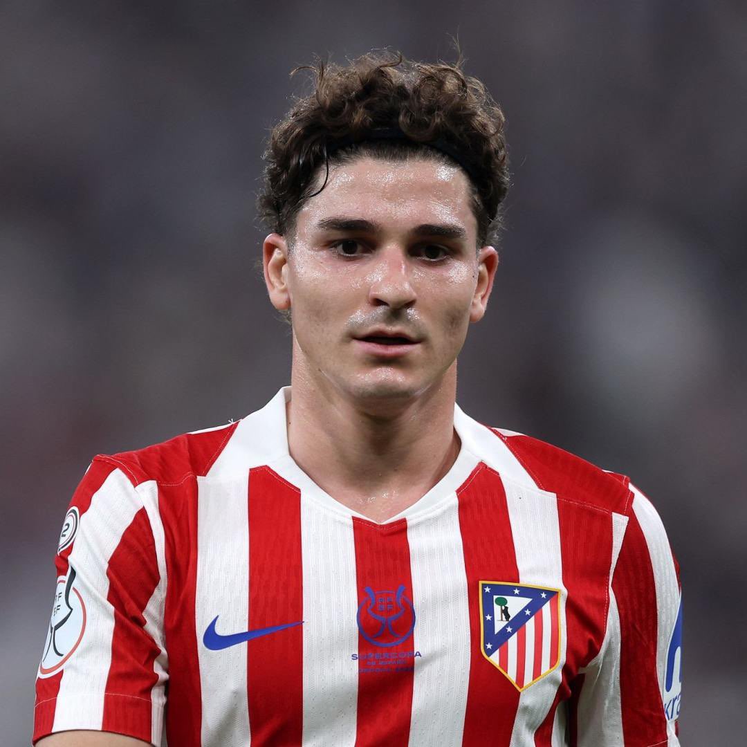 PolyokeyFB's tweet photo. #StuttgartAtleti #UCL ⚽️
Julián #Álvarez rescues Atleti, finally breaking his drought.
50 goals for the club: 18 in UCL, 25 La Liga.
Is this just a one-off big-game fluke, or is he back for good? https://t.co/SRcYeZNoIM