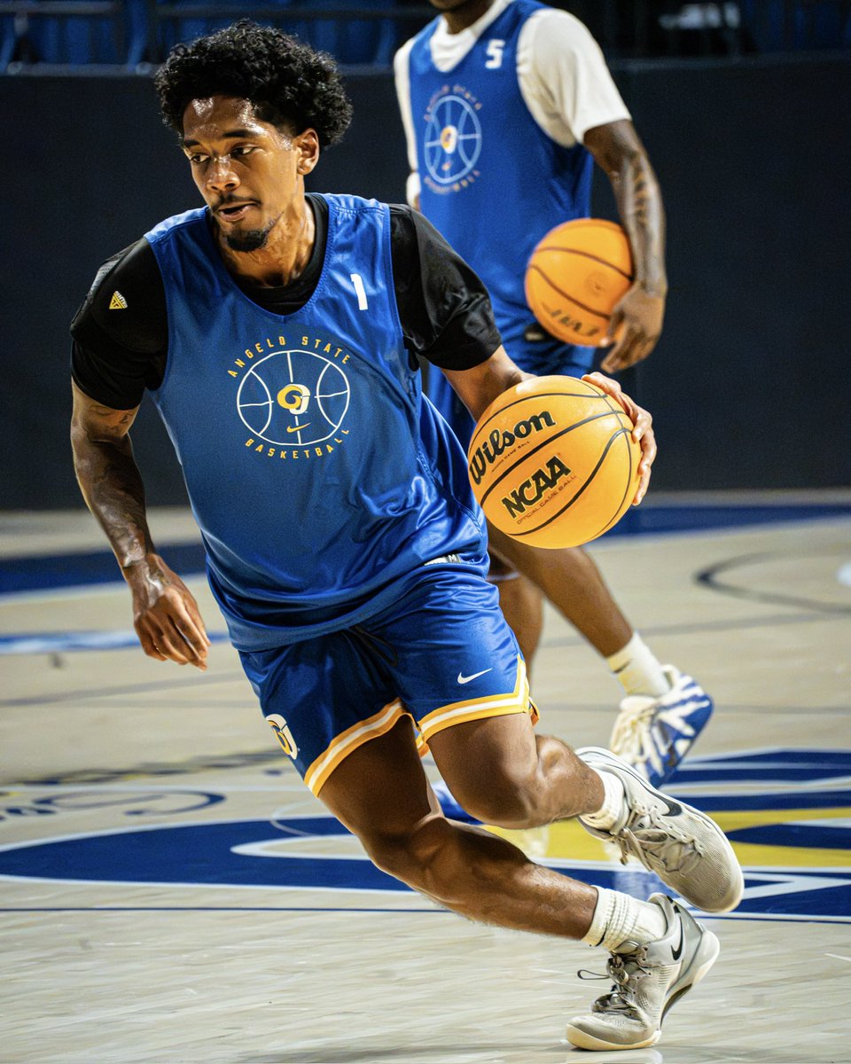 AngeloStateMBB's tweet photo. Stacking Days 🧱

#RamHoops #RamEm https://t.co/yAnPW0Hpss