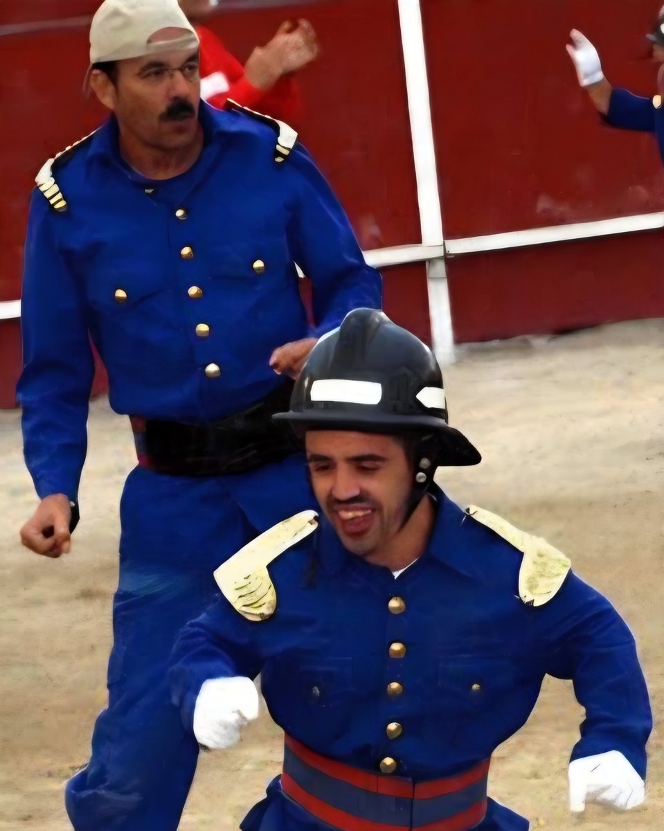 DiamoCasin's tweet photo. Antes del último programa yo no conocía a Los Bomberos Toreros.

@frikimalismoFM siempre apoyando la cultura española. https://t.co/zGxyuzJM8K