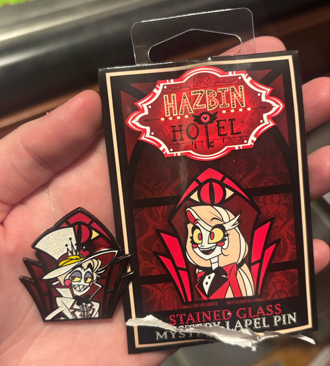 serpent_duck's tweet photo. ✨GIVEAWAY✨i got another Lucifer chase pin &amp; i want a lucky oomf to have him :)

RULES:
- follow me
- like this post
- repost this post
- reply w/ your fav Lucifer moment 
- if selected, YOU pay for shipping cost

giveaway closes 10/24 &amp;winner will be chosen randomly!good luck<3 https://t.co/RlkgtbEBnM