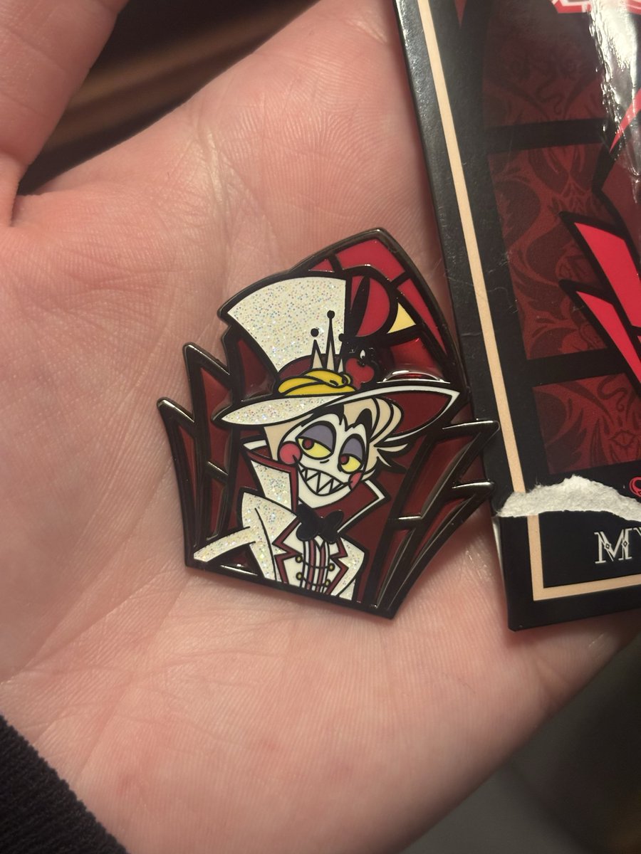 serpent_duck's tweet photo. ✨GIVEAWAY✨i got another Lucifer chase pin &amp; i want a lucky oomf to have him :)

RULES:
- follow me
- like this post
- repost this post
- reply w/ your fav Lucifer moment 
- if selected, YOU pay for shipping cost

giveaway closes 10/24 &amp;winner will be chosen randomly!good luck<3 https://t.co/RlkgtbEBnM