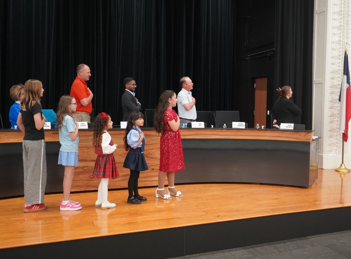 GeorgetownISD's tweet photo. Round of applause for last night's #GISDBoard pledge leaders! 👏 
Students from Purl Elementary led the Pledges of Allegiance in English and Spanish, and it was outstanding. https://t.co/r5l76zocI3