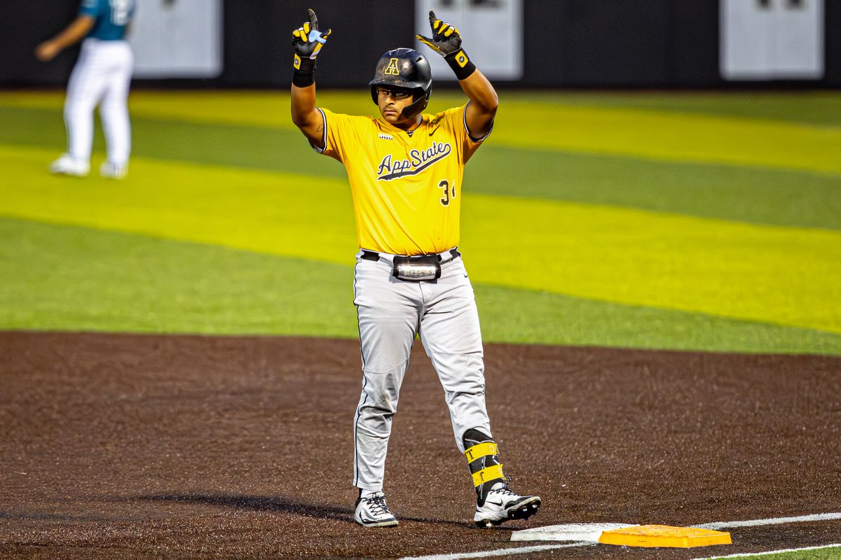 AppBaseball's tweet photo. 𝐓𝐡𝐞 𝐁𝐥𝐚𝐜𝐤 &amp; 𝐆𝐨𝐥𝐝 𝐖𝐨𝐫𝐥𝐝 𝐒𝐞𝐫𝐢𝐞𝐬

⚾️ Wednesday - 6:15 p.m.
⚾️ Friday - 1:45 p.m.

There's nothing better than Peak Week baseball in Boone!

#TIGMA https://t.co/mzIG2uCxoP
