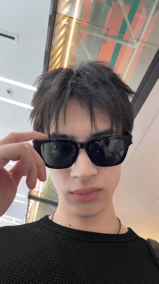 23dayiwilhateu's tweet photo. so cool kub gorgeous  : - 0 https://t.co/upw1Eo4J4I