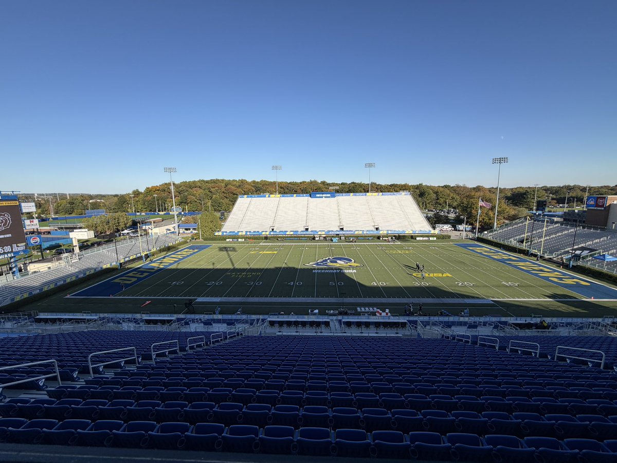 LTorbin's tweet photo. View from the office on a beautiful 70 degree sunny evening for my first game in the first state - the 39th where I have worked a game. Weekday CUSA action tonight as Missouri State faces Delaware at 7:00 pm ET on ESPNU. Spotting this one for @mikecoreysports and @CraigHaubert. https://t.co/QMQUp1G7eU