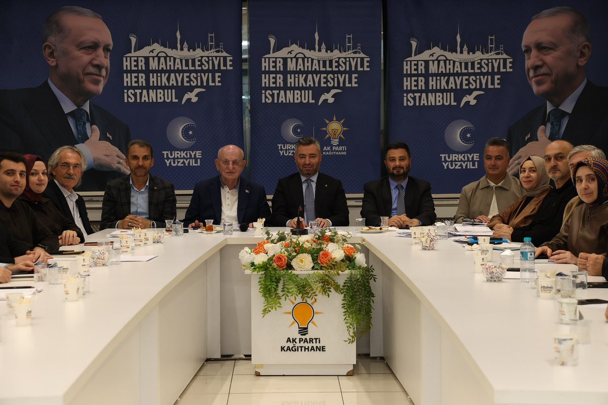 akkagithane's tweet photo. Önceki Dönem TBMM Başkanımız İsmail Kahraman’ın katılımlarıyla; İlçe Başkanımız Erkan Yıldırım’ın başkanlığında, İl Koordinatörümüz Av. Ahmet Keserci ve Kağıthane Belediye Başkanımız Mevlüt Öztekin’in katılımlarıyla İlçe Yönetim Kurulu Toplantımızı gerçekleştirdik.

Toplantımızın teşkilatımız, ilçemiz ve davamız adına hayırlara vesile olmasını diliyoruz.

Birlik ve beraberlik içerisinde, azim ve kararlılıkla çalışmalarımıza devam ediyoruz.

@erkanyildirim76 @ahmet_keserci @MevlutOztekin @akpartiistanbul