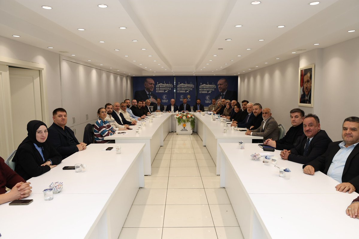 akkagithane's tweet photo. Önceki Dönem TBMM Başkanımız İsmail Kahraman’ın katılımlarıyla; İlçe Başkanımız Erkan Yıldırım’ın başkanlığında, İl Koordinatörümüz Av. Ahmet Keserci ve Kağıthane Belediye Başkanımız Mevlüt Öztekin’in katılımlarıyla İlçe Yönetim Kurulu Toplantımızı gerçekleştirdik.

Toplantımızın teşkilatımız, ilçemiz ve davamız adına hayırlara vesile olmasını diliyoruz.

Birlik ve beraberlik içerisinde, azim ve kararlılıkla çalışmalarımıza devam ediyoruz.

@erkanyildirim76 @ahmet_keserci @MevlutOztekin @akpartiistanbul