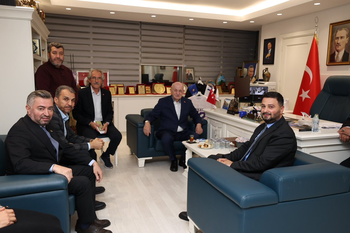 akkagithane's tweet photo. Önceki Dönem TBMM Başkanımız İsmail Kahraman’ın katılımlarıyla; İlçe Başkanımız Erkan Yıldırım’ın başkanlığında, İl Koordinatörümüz Av. Ahmet Keserci ve Kağıthane Belediye Başkanımız Mevlüt Öztekin’in katılımlarıyla İlçe Yönetim Kurulu Toplantımızı gerçekleştirdik.

Toplantımızın teşkilatımız, ilçemiz ve davamız adına hayırlara vesile olmasını diliyoruz.

Birlik ve beraberlik içerisinde, azim ve kararlılıkla çalışmalarımıza devam ediyoruz.

@erkanyildirim76 @ahmet_keserci @MevlutOztekin @akpartiistanbul