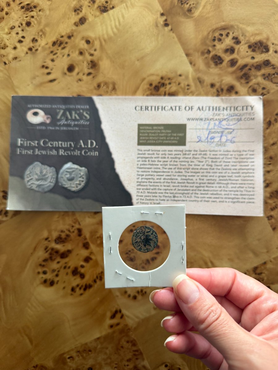 SmallTimeVC's tweet photo. You can choose to believe in cheap propaganda 

OR

You can choose to believe in truth

One is literally baseless

The other leaves its indelible imprint on history

One harms humanity, the other heals … https://t.co/cQ12JOlVk4