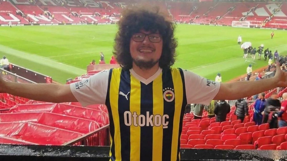 ejderiya343's tweet photo. Fenerliler olarak şu adama döndük
#ChampionsLeague #Fenerbahçe 
#ManchesterUnited #FBvSLP https://t.co/qrlrNl4Yyq