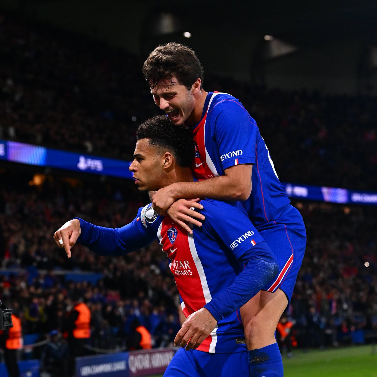 ActuFoot_'s tweet photo. 🚨🚨🚨 LE PSG MET FIN CE SOIR À UNE SÉRIE DE 11 VICTOIRES EN 11 MATCHS POUR LE FC BARCELONE !!!!! 😱❤️💙

✅ 5-0 vs Elche
✅ 2-0 vs Bilbao
✅ 5-2 vs Vallecano 
✅ 5-0 vs Valence
✅ 5-1 vs Feyenoord 
✅ 4-2 vs Levante
✅ 7-2 vs Racing Santander
✅ 3-1 vs Séville
✅ 3-0 vs Getafe
✅ 4-1 vs Galatasaray
✅ 5-2 vs Betis 
❌ 2-4 vs PSG 

C'EST EUX LES VRAIS MÉCHANTS. 😈