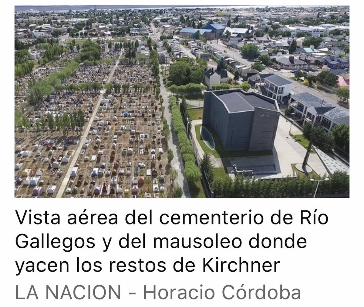 aetchebarne's tweet photo. Está sola foto de la tumba de Néstor Kirchner demuestra por sí misma tres cosas al mismo:

1- la megalomanía K

2- la corrupción de los K

3- lo estúpido que tenés que ser para votar a los kirchneristas.

Revisa los comentarios que van a poner abajo? 
Y el punto 3 lo verás amplificado…