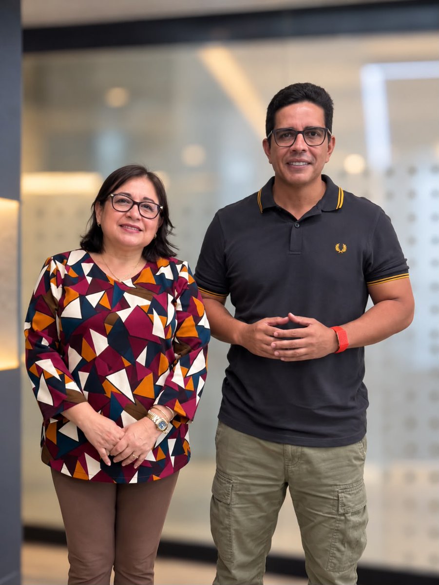 ces_ec's tweet photo. #EventosCES | Carmita Álvarez, consejera académica del CES, participó en un diálogo organizado por la carrera de Trabajo Social de la @UNEMIEcuador junto a Jorge Guevara, rector de esta institución.

➡️ El encuentro propició el intercambio de ideas en torno al fortalecimiento de la formación profesional y la educación superior, destacando la importancia de articular la formación universitaria con las necesidades del entorno laboral y los desafíos actuales de la sociedad.