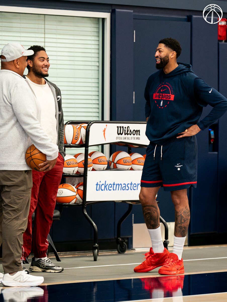 WashWizards's tweet photo. Special guest at practice 🤝 https://t.co/M2ZL9RWxLh
