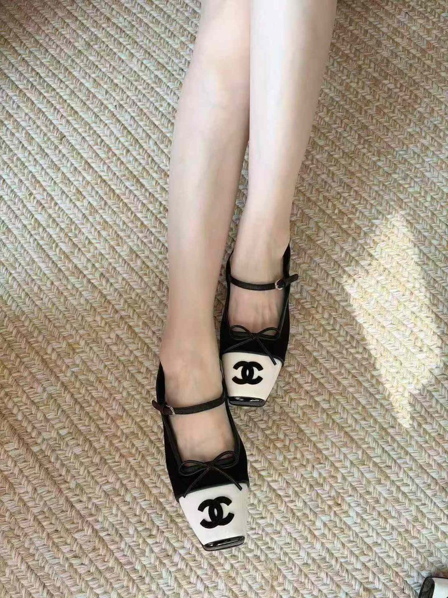 ann34420180's tweet photo. 現貨 #Chanel香奈兒 26K黑白拼色瑪麗珍鞋 
36.5  37 37.5碼 https://t.co/s01buoGteQ