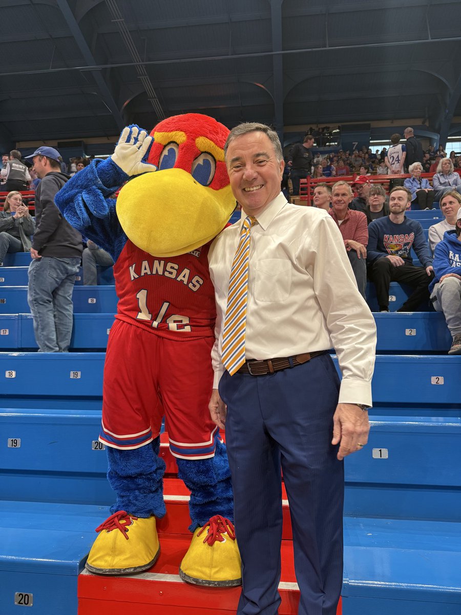 franfraschilla's tweet photo. https://t.co/IxN0f8mQAB
Come out to Johnny’s Tavern on 95th in Overland Park from 5:30 to 8 for our book signing tonight! https://t.co/NYA1n3SywR