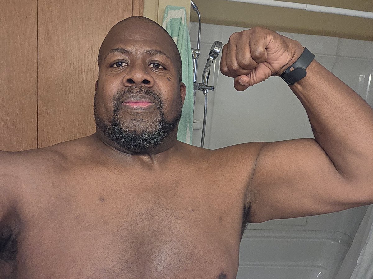 kingvenom77's tweet photo. Another day. Another workout. I'm enjoying this journey. Working out helps clear the clutter of the mind for me. I'm feeling better every day. https://t.co/1ASnRzfgit