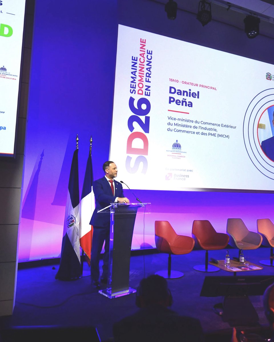 MIC_RD's tweet photo. ¡República Dominicana se consolida como plataforma estratégica y segura para la inversión extranjera!
Durante la #SemDomFR2026, nuestro viceministro de Comercio Exterior, Daniel Peña (@DanielPenaFern), presentó ante empresarios en Business France las ventajas competitivas que nos posicionan como el destino ideal para producir, innovar y conectar mercados.