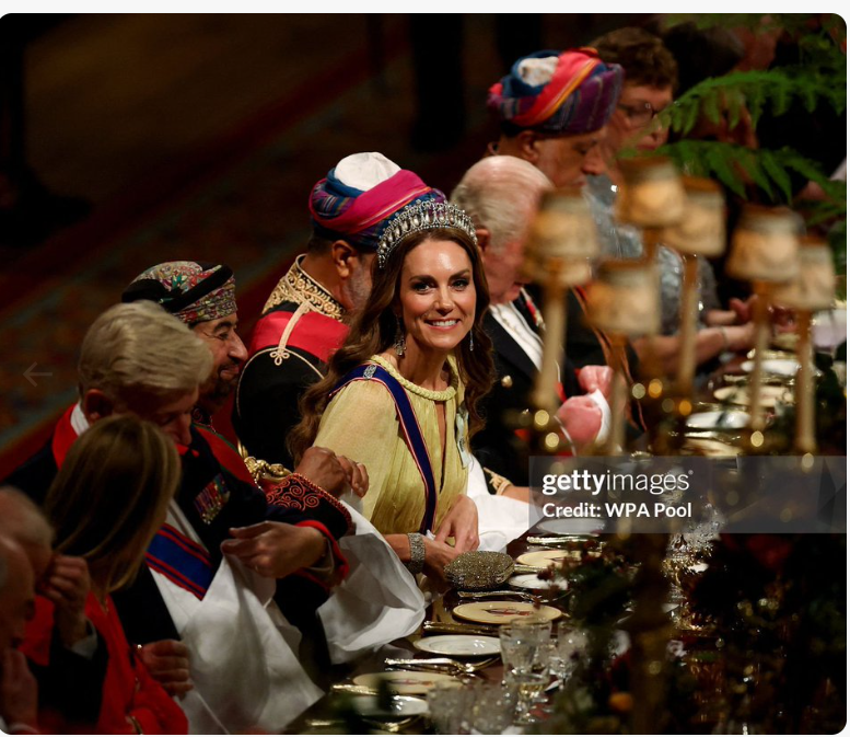 TheTiaraSlipped's tweet photo. Carole and Michael Middleton must just burst with pride to see a picture like this. https://t.co/bctvyRSSS0