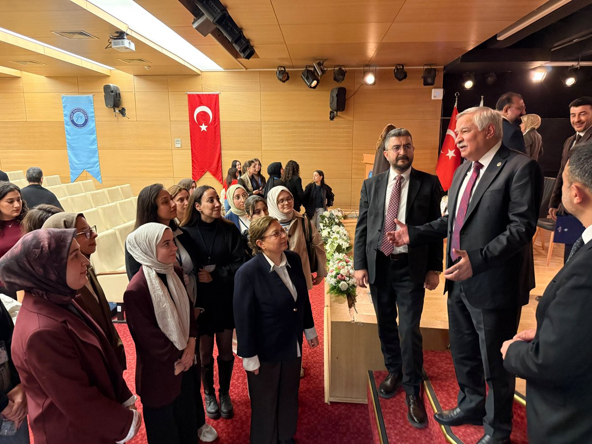 latifselvi42's tweet photo. Gazi Üniversitesinde düzenlenen “Ailem Güvende – Değişen Toplumda Ailenin Güvenliği: Kamu Politikaları, Eğitim, İnsan Hakları ve Sivil Toplum Perspektifi” paneline konuşmacı olarak katıldık.

 Toplumumuzun temeli olan ailenin korunması ve güçlendirilmesine ilişkin değerlendirmelerimizi paylaştık.