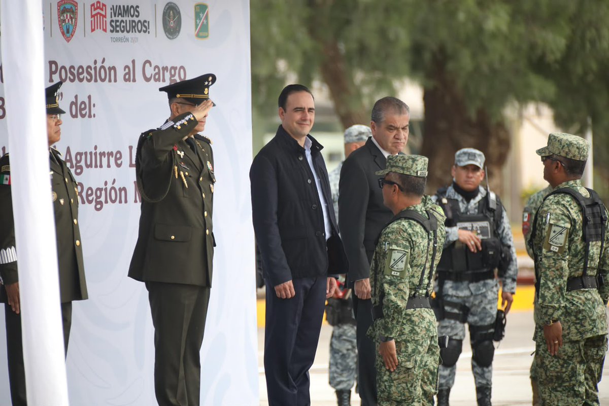 MartinGomezCald's tweet photo. #Coahuila | Acompaña @manolojim al general #MiguelÁngelAguirre Lara, nuevo comandante de la XI Región Militar.
https://t.co/SeieUKAlad #RTNews #Saltillo #Torreon #Monclova #PiedrasNegras #Acuña https://t.co/N9bvLmJLfe