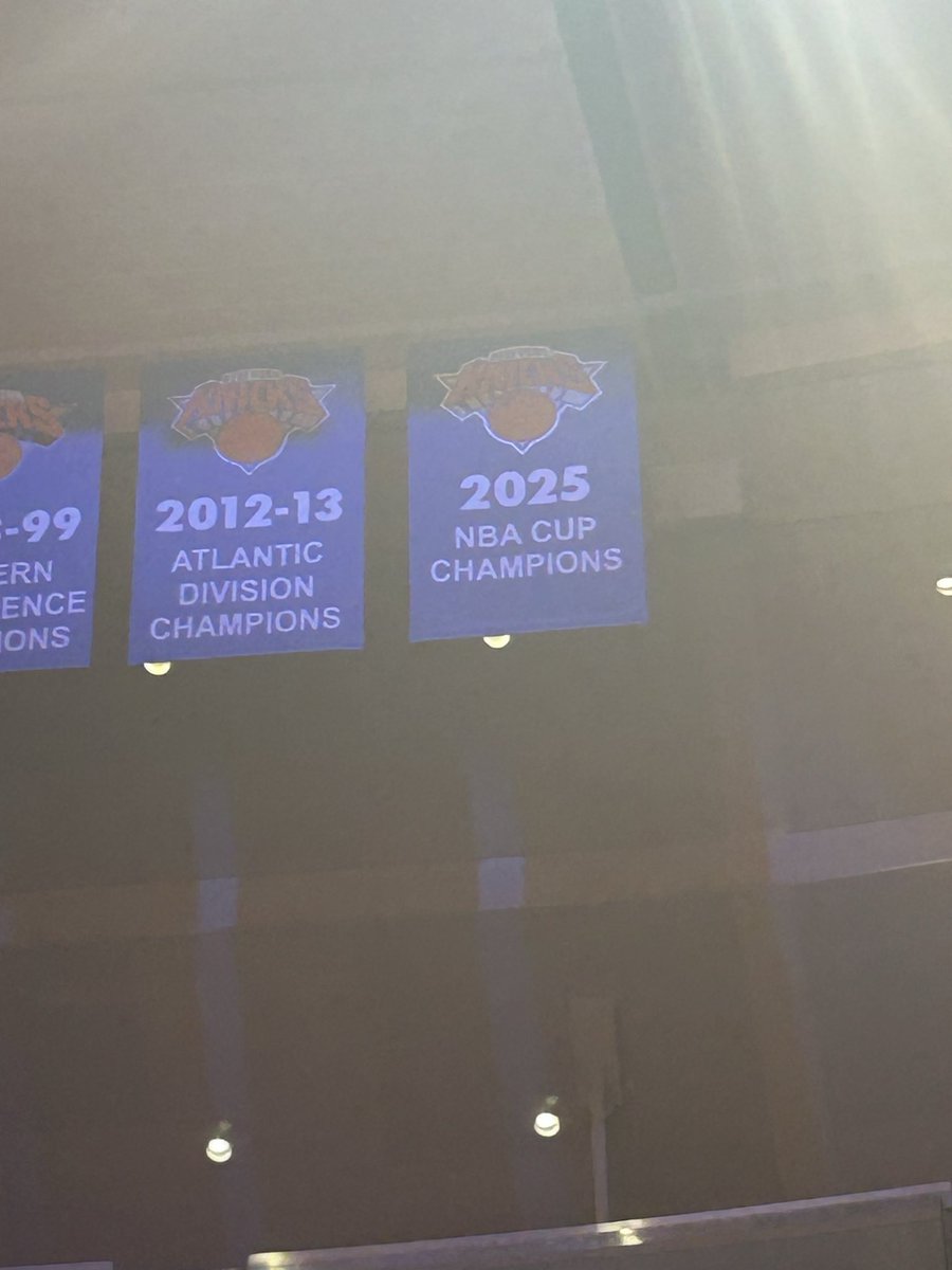 Hamza_BFC's tweet photo. It looks like there will be THREE new banners at MSG ! #RingNight #PHIvsNYK https://t.co/mD9PnnSTir