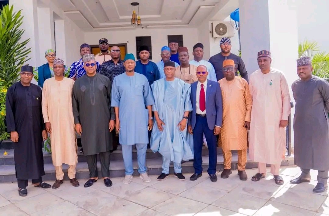 samonlinemedia's tweet photo. Katsina Governor Dikko Radda has reaffirmed full support for security initiatives, saying 1,000 forest guards approved by President Tinubu will boost surveillance, intelligence gathering and protection of vulnerable communities while complementing existing security agencies. https://t.co/fTl3jVgZfZ
