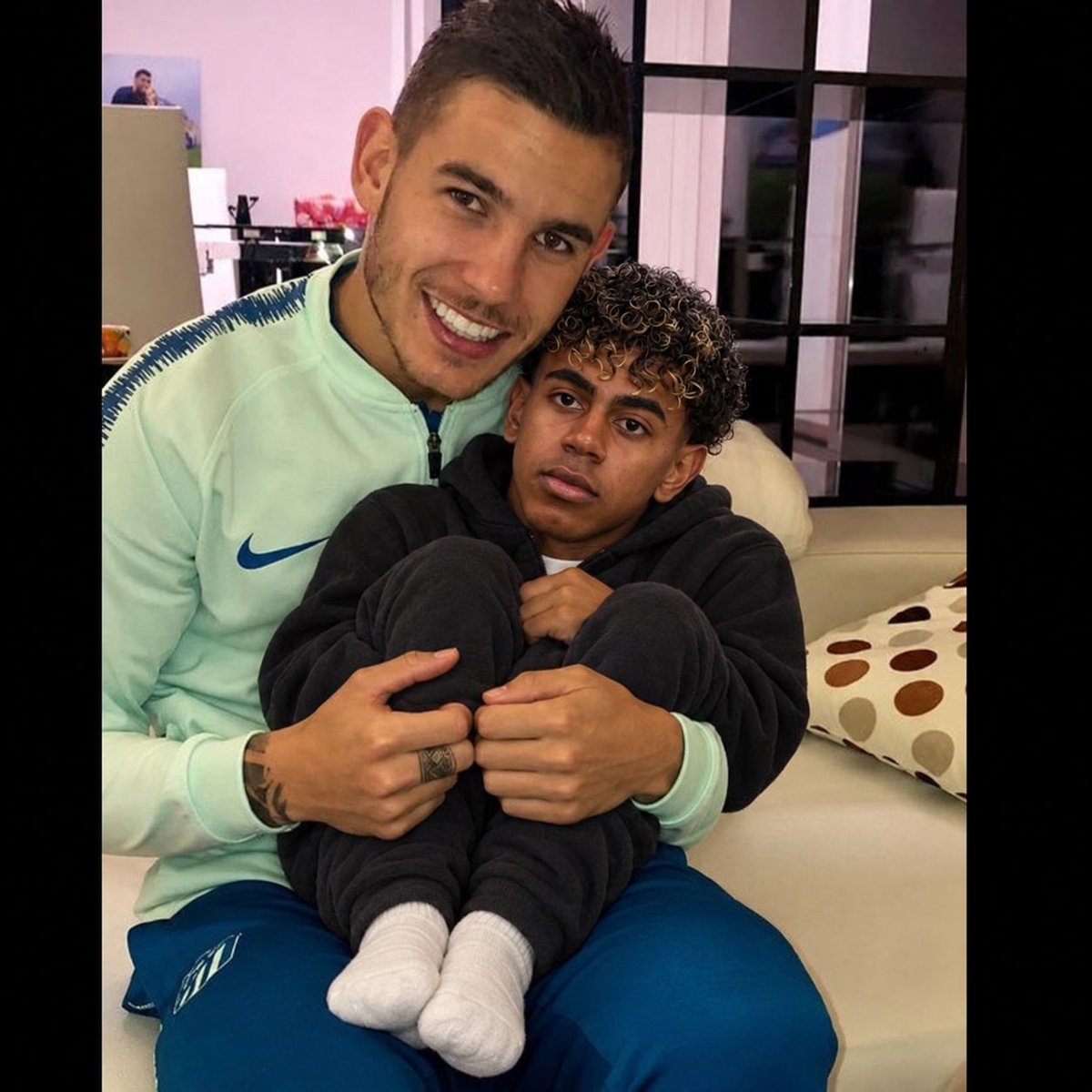 KamelJen27's tweet photo. @FCBarcelona 😂😂😂 https://t.co/Soe7OTdVKK