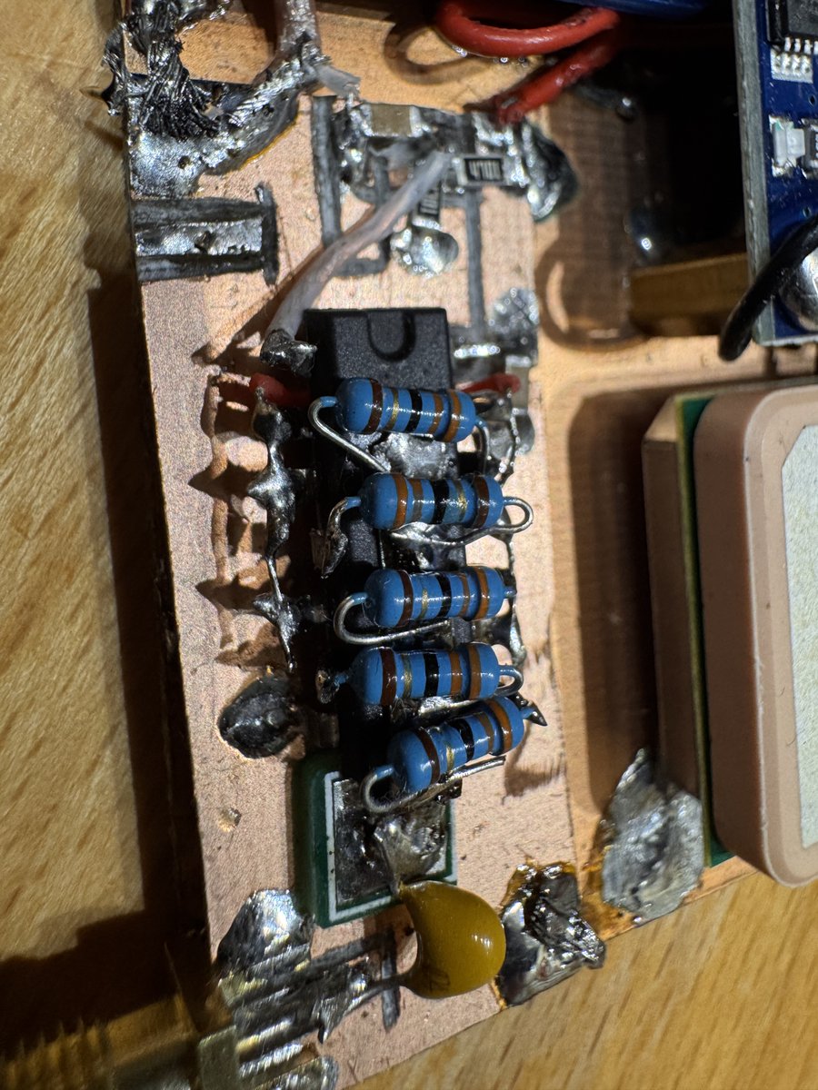 F4Htq's tweet photo. I sharing you a buffer circuit diagram for the Si5351 that allows you to boost the output level to +18 dBm from 137 kHz to 144 MHz. https://t.co/4rDRvDwia5